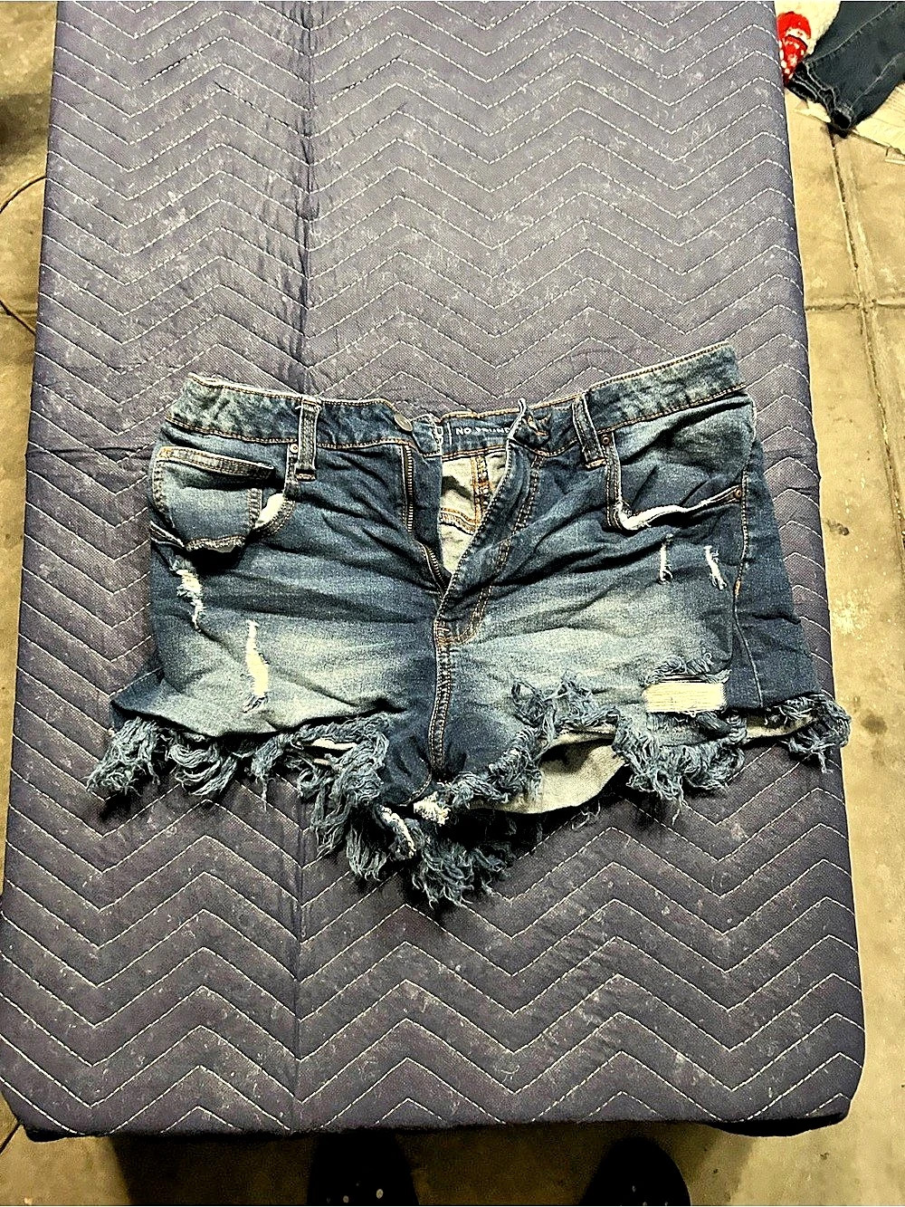 No Boundaries Distressed Denim Jean Shorts in Blue